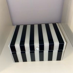 COPY - Black and white jewelry box